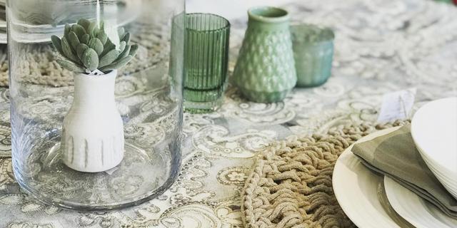  table with accessories